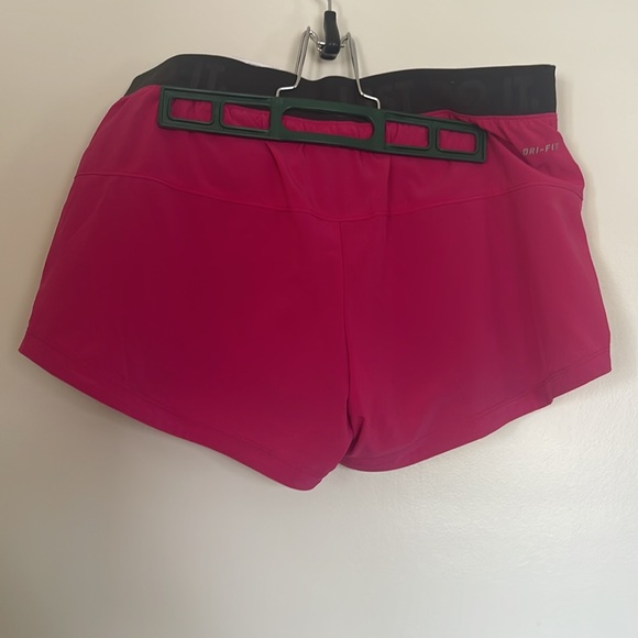 Nike dry fit lined midrise shorts size medium with 3 inch inseam in colour pink - Picture 4 of 4